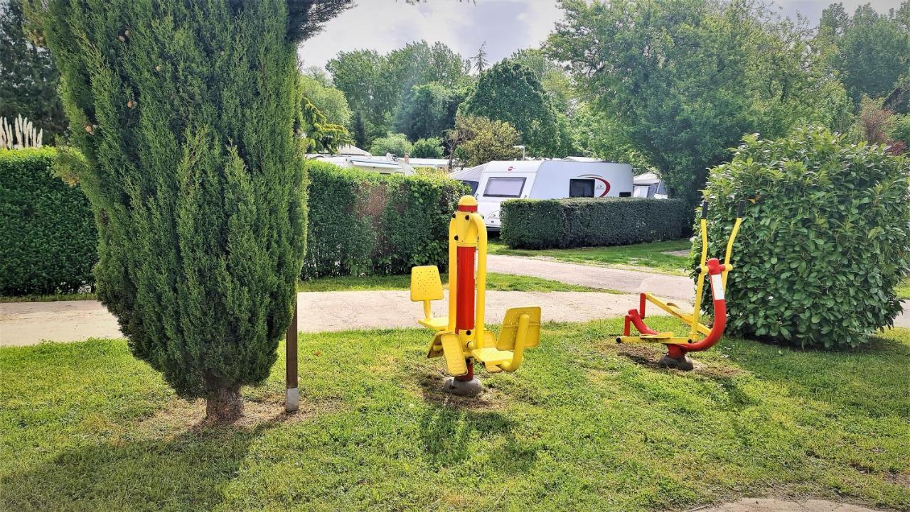 Camping Paris Beau Village Villiers-sur-Orge ภายนอก รูปภาพ